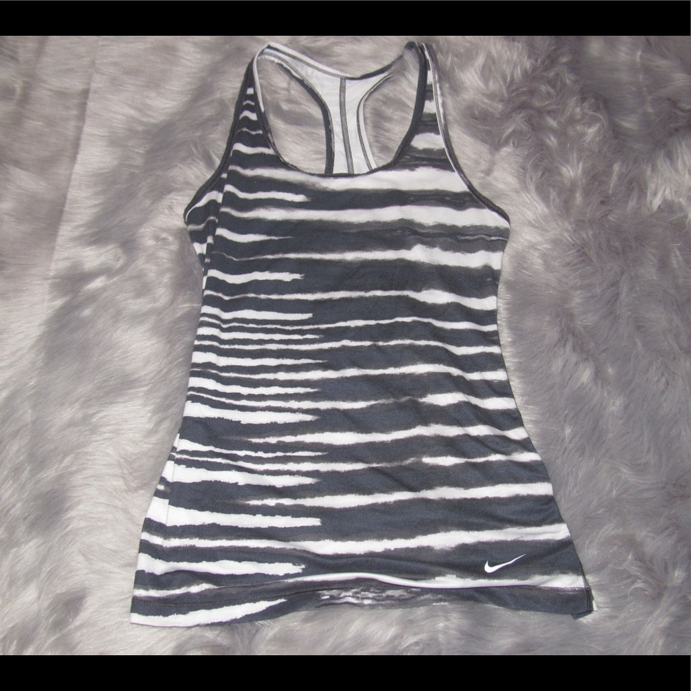 NIKE Dri-Fit Slim Fit